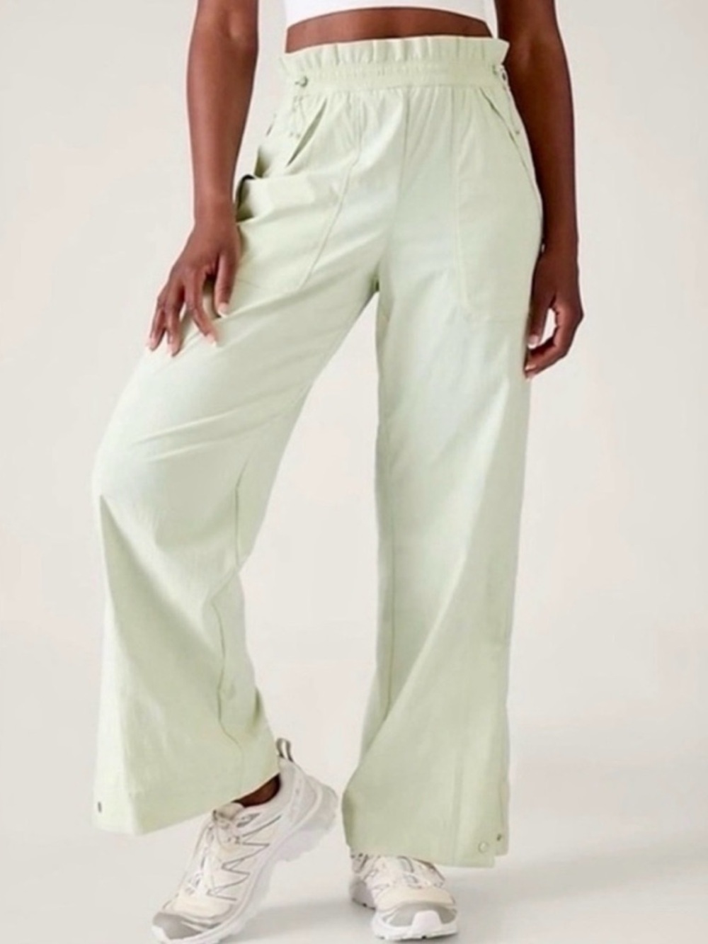 Athleta Trekkie High Rise Parachute Pants Size 4 in Celadon Tint
